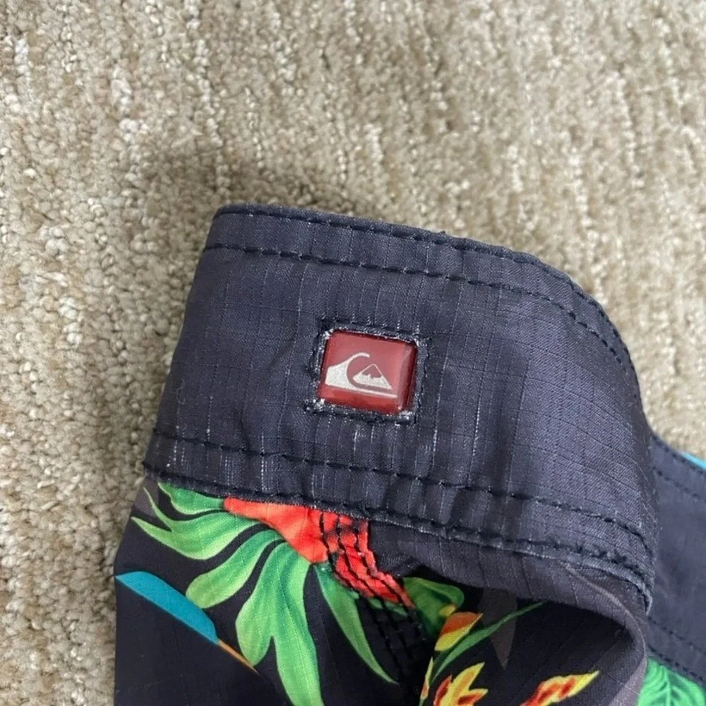 Quiksilver Board Shorts Mens‎ 34 Black Floral Geometric Retro Resort Surf Trunks